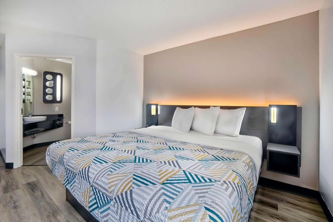 Hotel 6-benbrook, Tx - Worth 2*